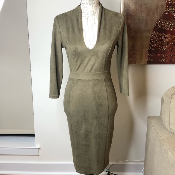 privy Dresses & Skirts - Privy midi Form fitted dress.
